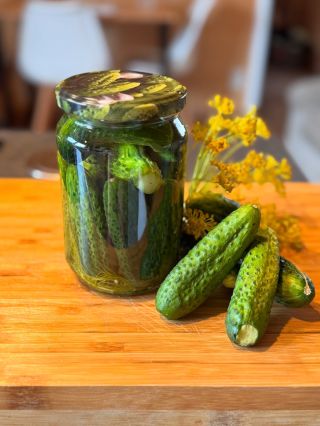 Okurková 🥒 sezóna je zahájena a my jsme otestovali pro vás novou zavařovací sklenici Quartz 720 ml a doladili to...